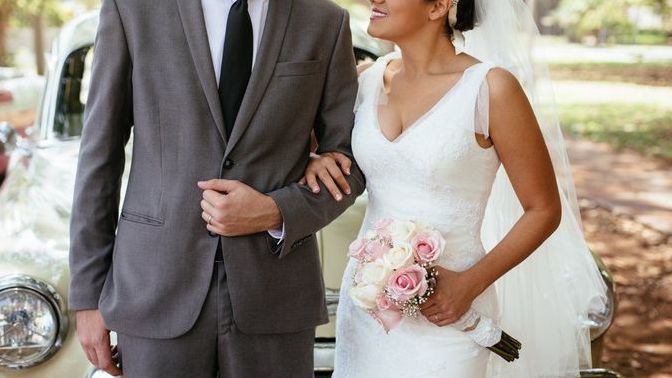 Do you think that people should only marry those of equal social and economic status?