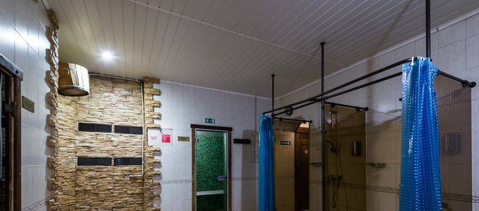 Delicate situation: semi-transparent shower screen?