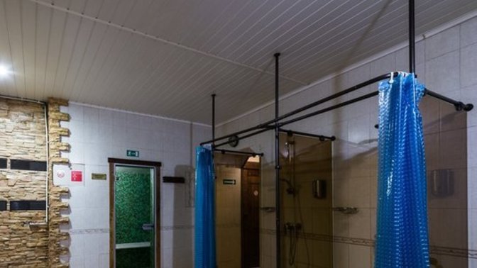 Delicate situation: semi-transparent shower screen?