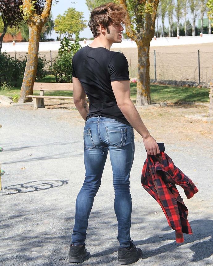 BOOTCUT OR SKINNY GEANS?