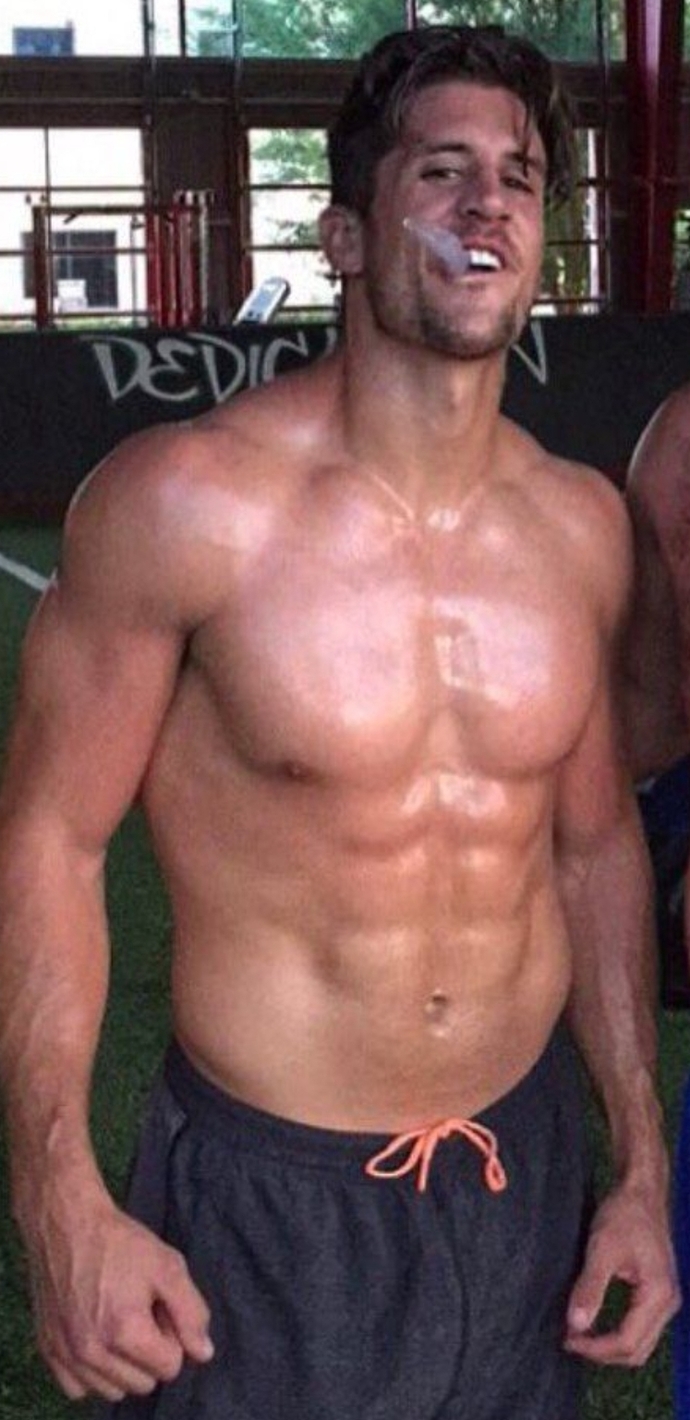 Girls which Rodgers brother would you pick?
