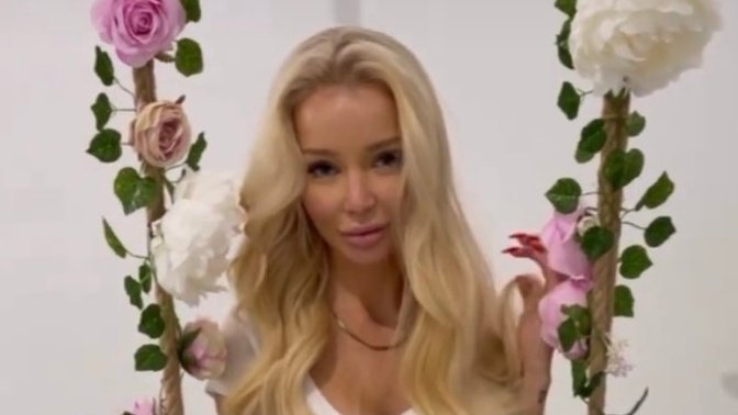 Guys, Do you like the facial futures of this woman (only men answers) ?