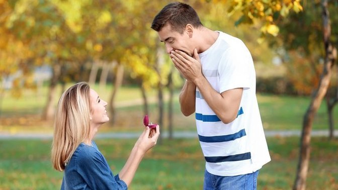 Is it proper for a lady to propose to a guy?
