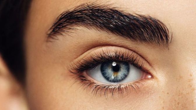 What do you notice first on a girls face/head?