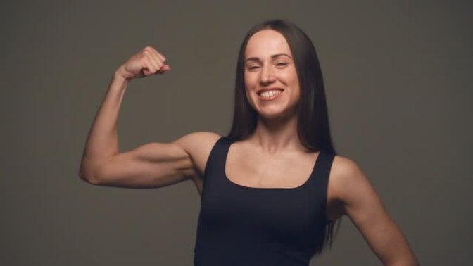 Can girls grow muscle as easily as guys can?
