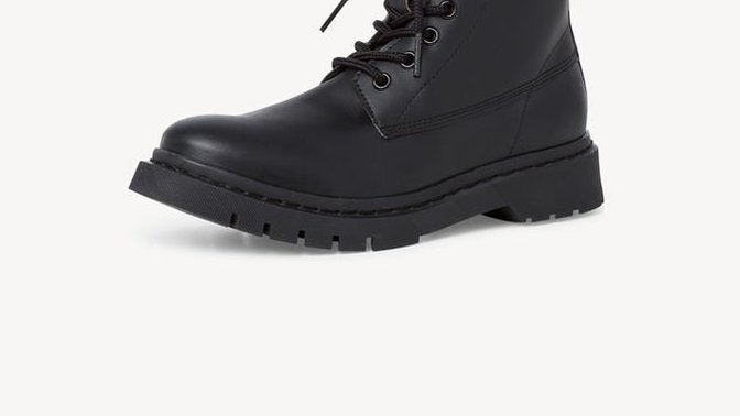 What do you guys think of thick soles on boots? Are they too edgy looking?