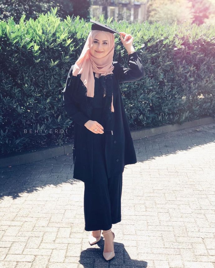 Where would you draw the line on allowable middle and high school attire for girls?