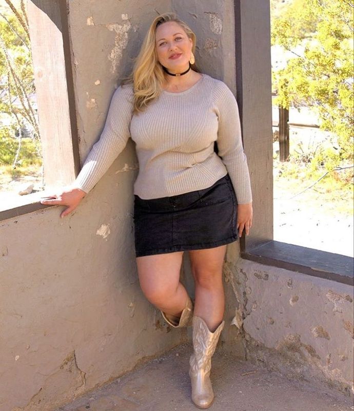 Would you rather have a petite skinny girl with a pretty face or a curvy tall girl with a pretty face?
