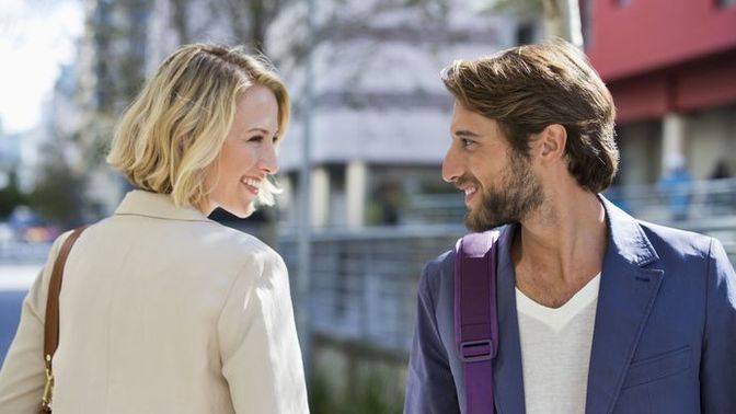 Girls, Can a girl still be interested in you, and yet not ask questions about you?