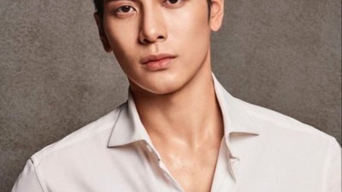 Is Jackson Wang handsome?