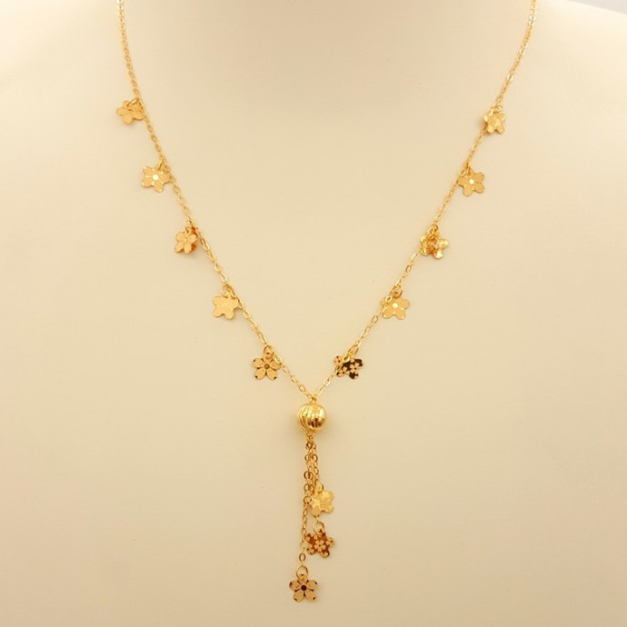 Guys, do you like golden accessories on GIRLS or that ordinary accessories?