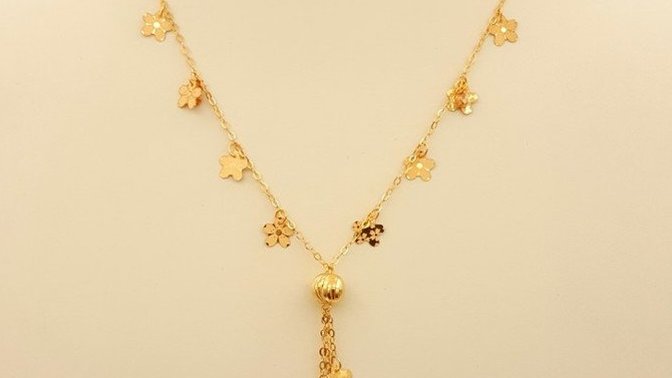 Guys, do you like golden accessories on GIRLS or that ordinary accessories?