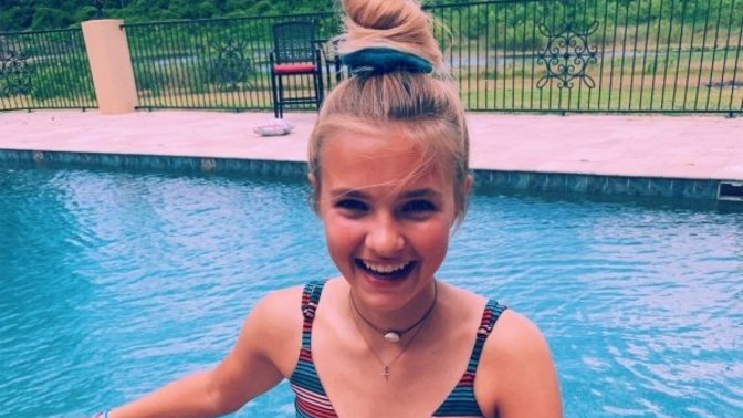 Would you guys date a girl who's above 18 but looks like she's under 18? Like a girl in this pic?
