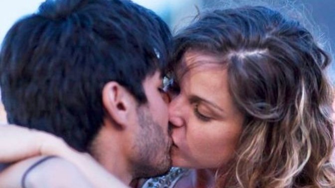 How To Kiss First Time?