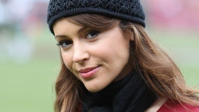 Guys, Do you find Alyssa Milano physically attractive?