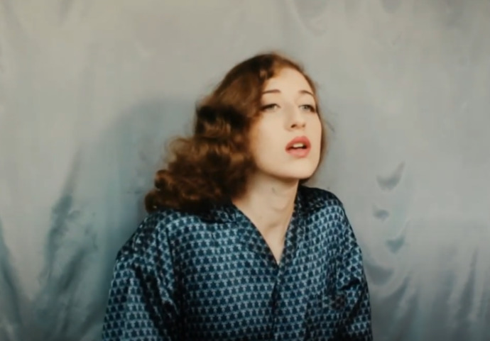 This girl looks like she came from the 40s! XD