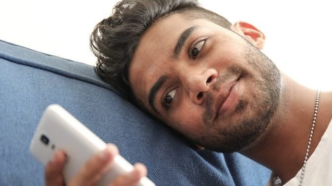 How can you properly shoot your shot through Dms when you don’t know each other?