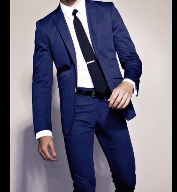 Is it okay to wear formal suit to dinner date that isn’t a super fancy restaurant?