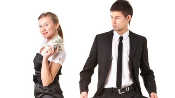 How do I know if a girl is in for the money and not love?