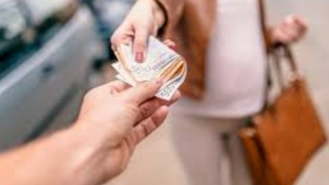 Girls, would you support your boyfriend for weeks?