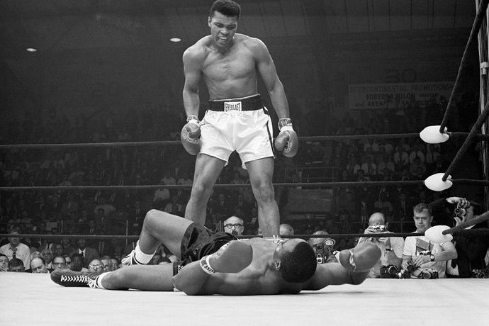 Greatest Heavyweight boxer with 40 wins and less than 6 defeats , 40 -5 is the cut off?