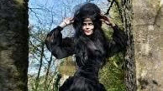 Guys, What do you think of victorian vampire goth look?