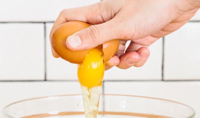 How do you Crack your Eggs?