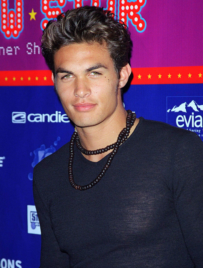 Do you think its unattractive when Men have long hair or Women have short hair?
