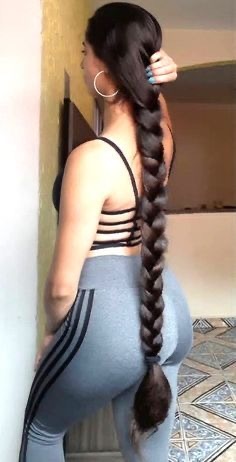 What do you think of the extremely long hair. Is it more attractive than short/average length?