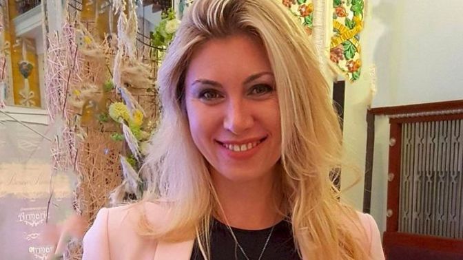 Woman looks like a Zombie after plastic surgery?