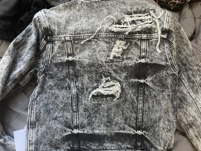 What color jeans would this Jean jacket look good with ( pics)?