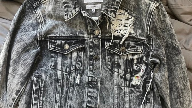 What color jeans would this Jean jacket look good with ( pics)?