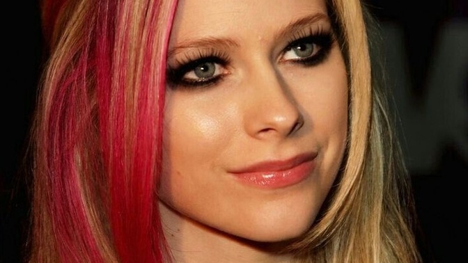 Do you find singer Avril Lavigne pretty?