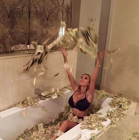 Which is more of a priority to you: Making money 💰  or finding love?