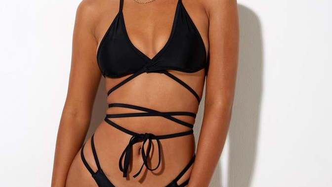 Do you like strappy bikinis?