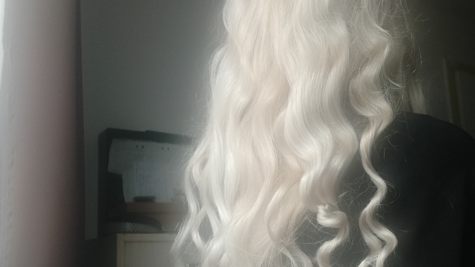 Guys, would you rather date a beautiful girl with very short hair or just an average girl with very long hair? Also, should I cut off mine?