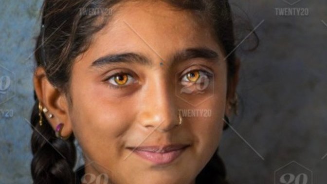 Girls, how beautiful is this eye color?
