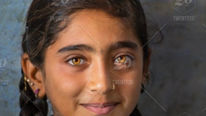 Guys, guys, is this eye color beautiful?