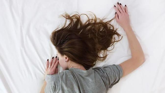 People that sleep alone, do you sleep on a side or middle?