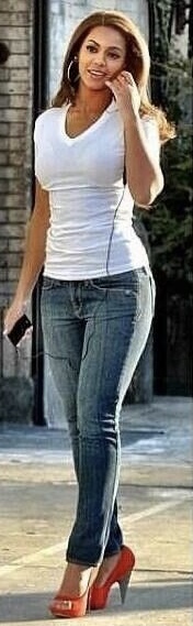 Which do you prefer: fitted clothing or oversized clothing?