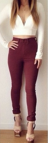 Which do you prefer: fitted clothing or oversized clothing?