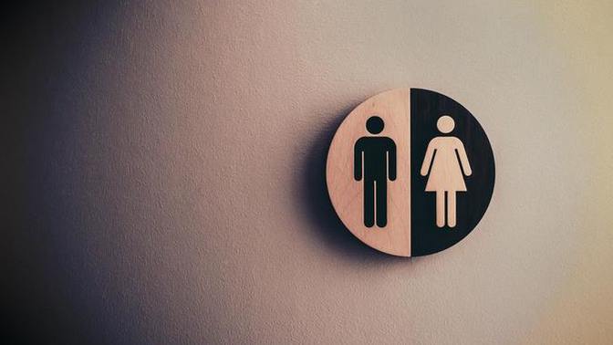 On average, who is more prone to conformity, men or women?