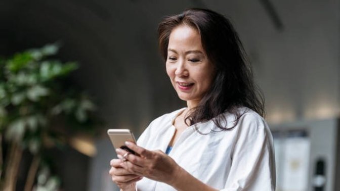 Is your primary (first) language the main language of the place where you now live?