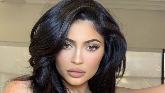 Kylie vs Kim: Who is hotter?