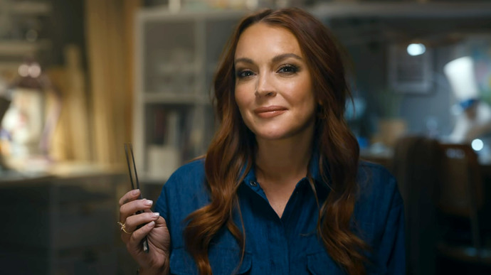 WTF happened to Lindsay Lohan! She's the same age as me and looks 50 with all the surgery!