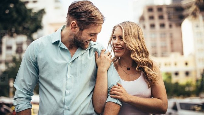 How do you know when a women loves you?