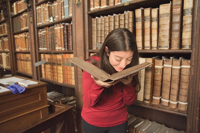 Physical books or ebooks: what do you usually use?