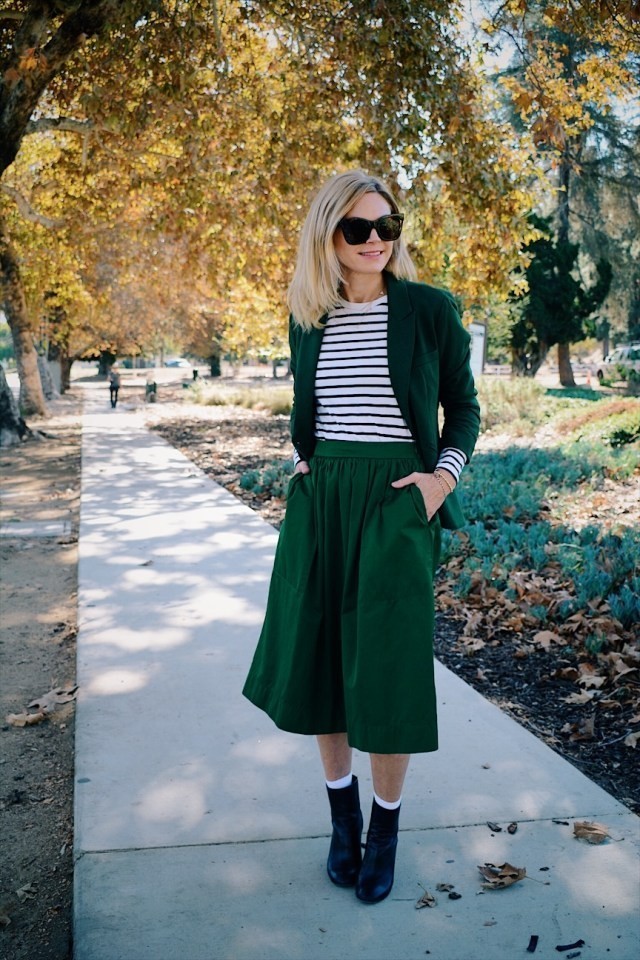 What to pair with a green skirt?