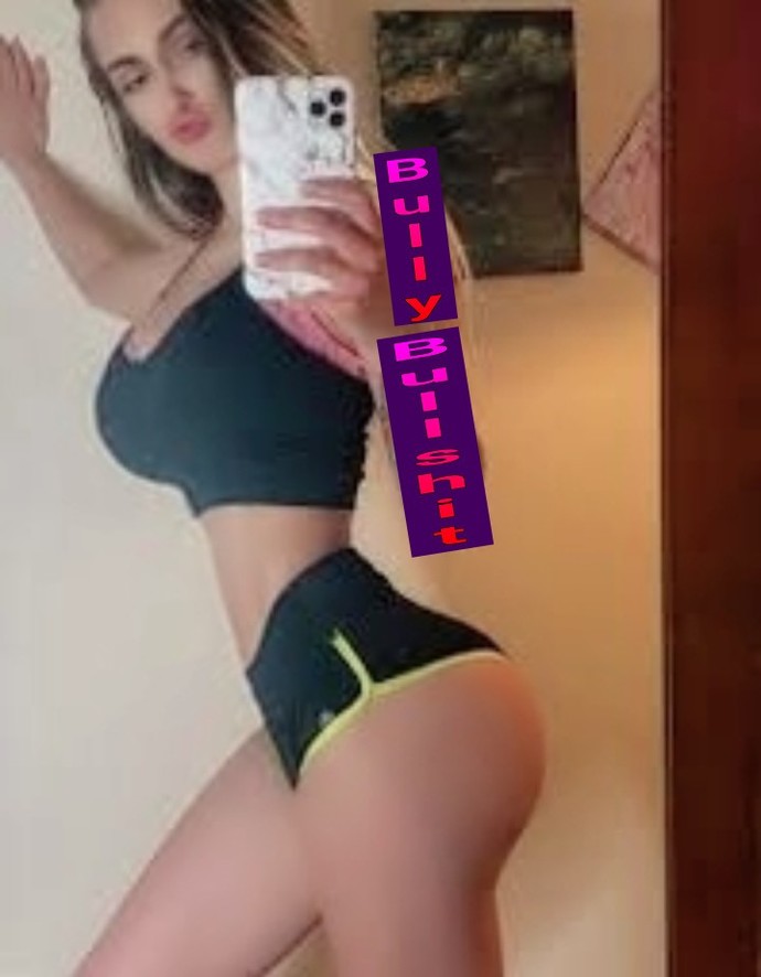 Guys, would you allow your girlfriend to wear short shorts? If no, what's the real reason for that or is it just because you want to control her?