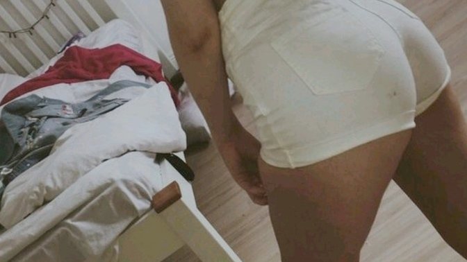 Guys, would you allow your girlfriend to wear short shorts? If no, what's the real reason for that or is it just because you want to control her?